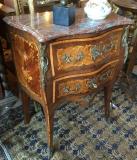 Commode Louis XV marquetterie 2 tiroirs.JPG